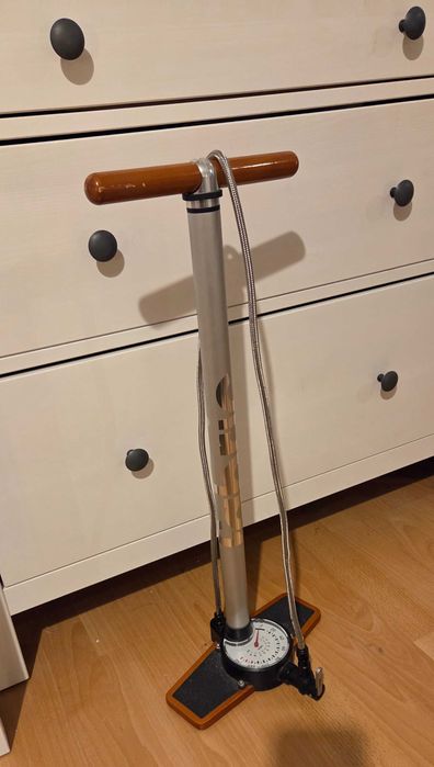 Pompka rowerowa Fabric Stratosphere PRO