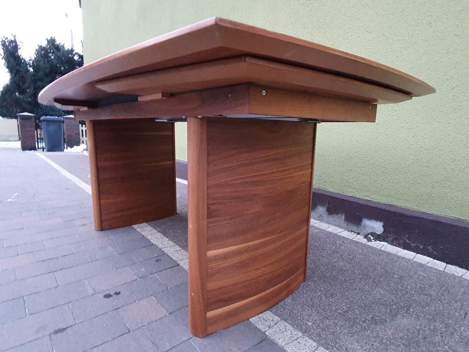 Stół rozkładany nowoczesny model
