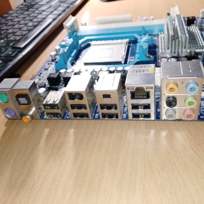 Материнская плата FC GIGABYTE GA-MA770Y-UD3