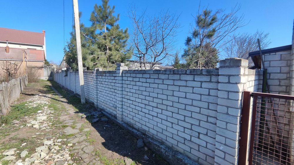 Пропонуємо затишну ділянку у Чорноморську, дім під реконструкцію
