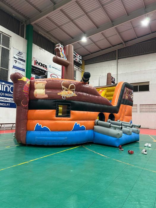 Insuflável e Trampolim