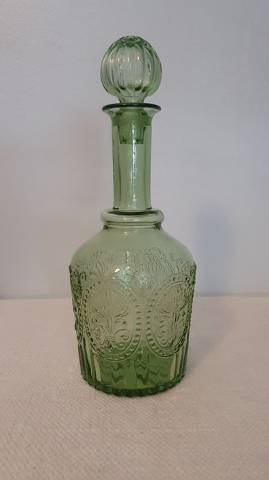 Garrafa de vidro verde vintage