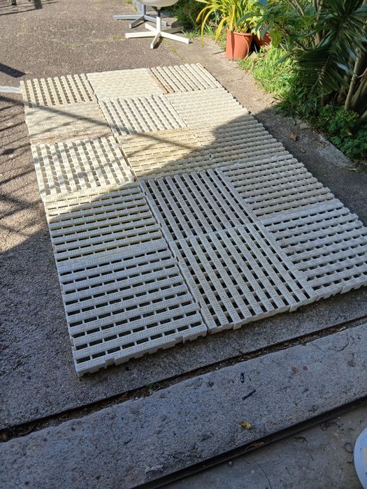 Mesa pipo em castanho