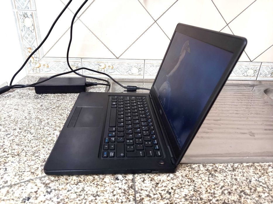 DLLE core i5-5300U,Nvidia 830M 2GB,Ram 8GB