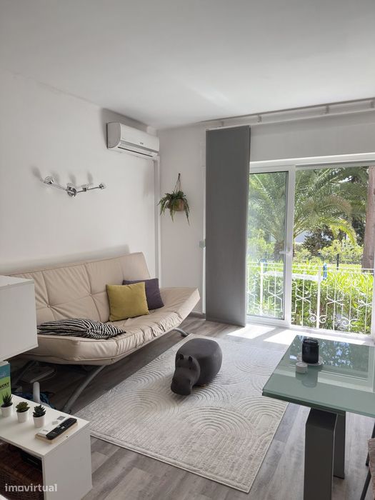 Apartamento T0 com piscina, ar condicionado e jardim a 300m da Praia