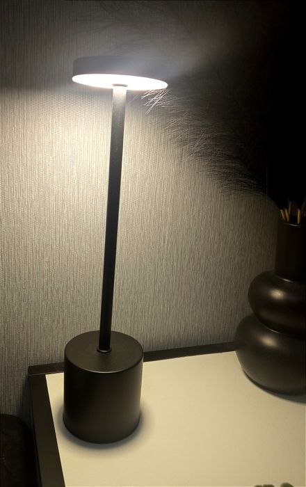 Lampka LED czarna