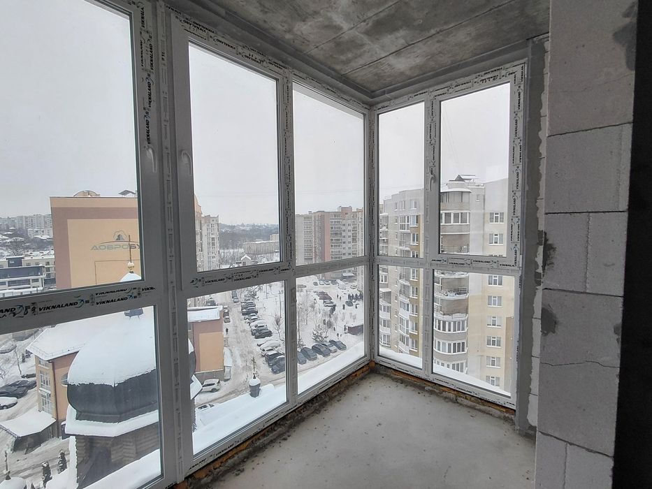 Продаж 2к квартири 69 кв. м на вул. Білогірська