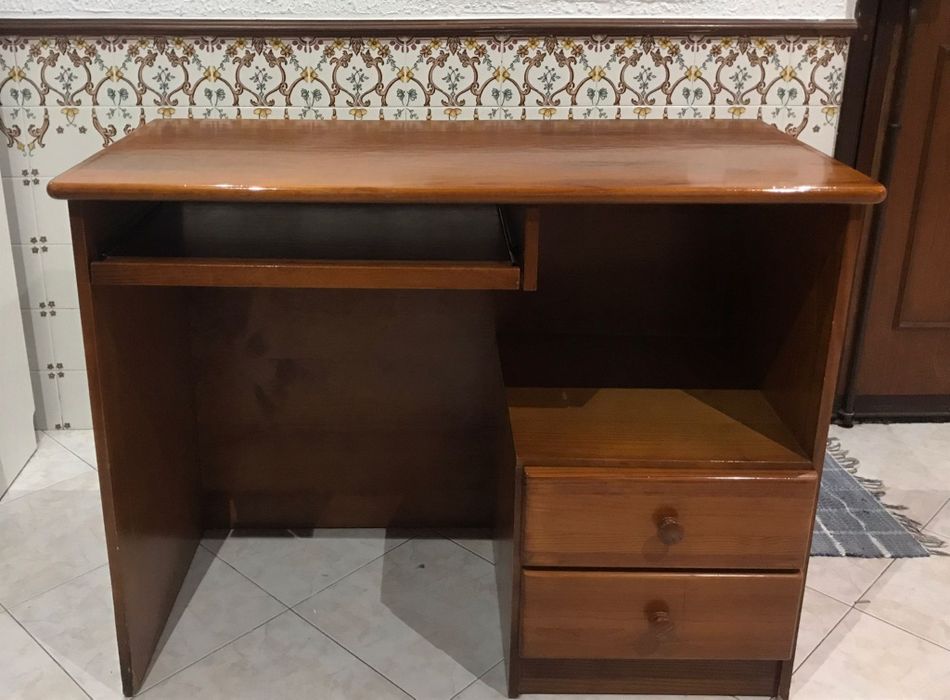 Secretária de madeira