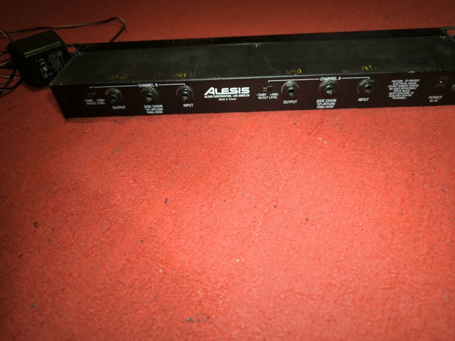 Продам Компресор лімітер Alesis 3630
