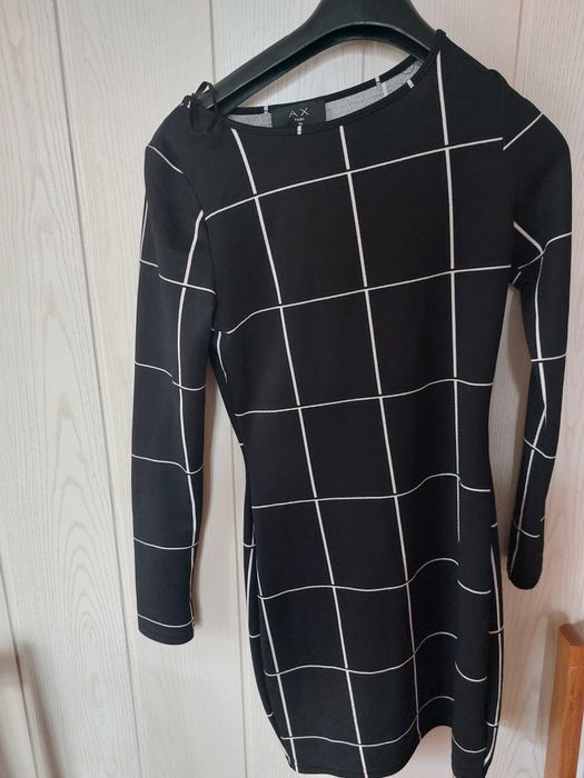 Śliczna sukienka s. Damska w kratkę nowa.