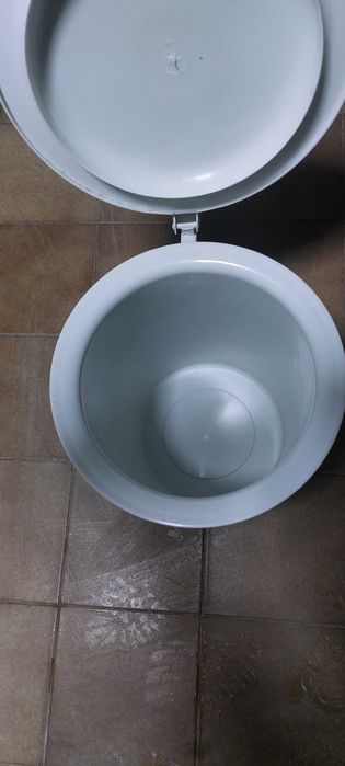 Balde sanitário com tampa