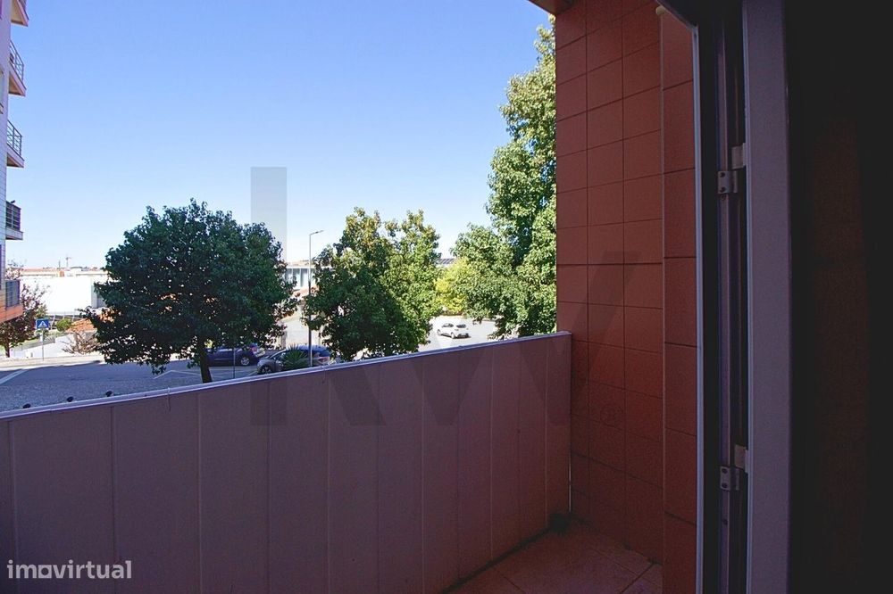 Apartamento T2 com Terraço Privativo, no Centro de Ovar