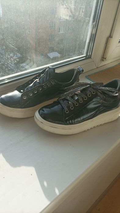 Туфлі , кросівки