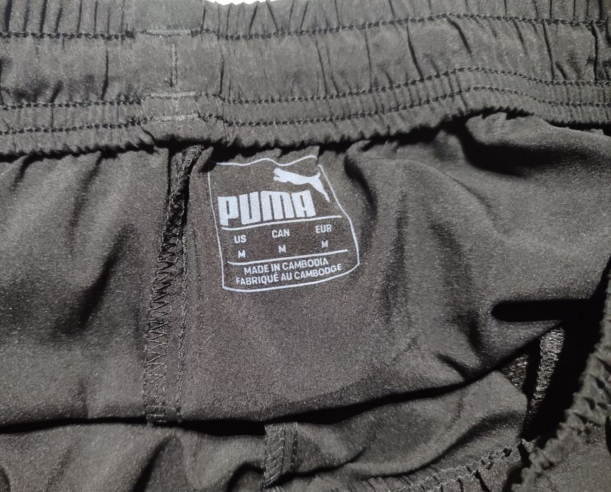 Czarne materiałowe spodnie sportowe puma M