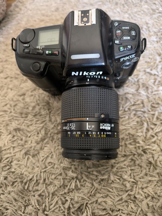 Câmara analógica F90X