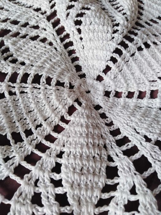 Biały obrus szydełkowy 88 cm