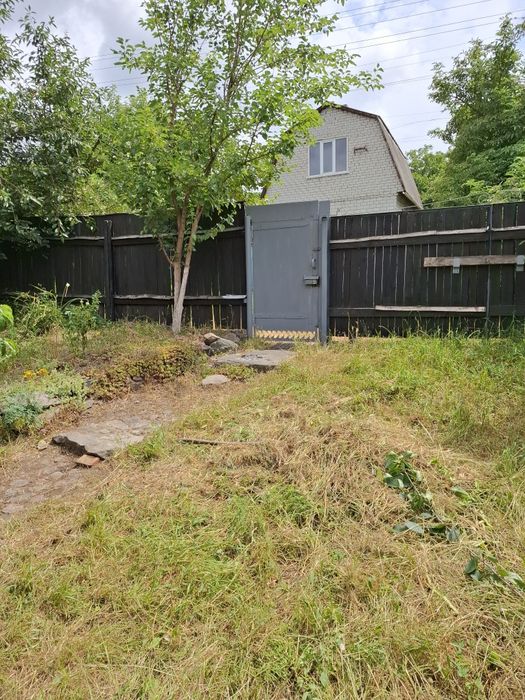 Цегляний будинок в селі Мотовилівська Слобідка, є піч