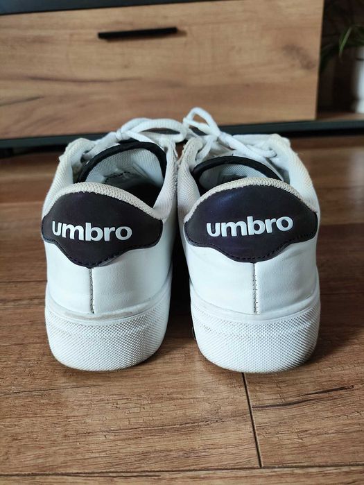 Buty       Umbro