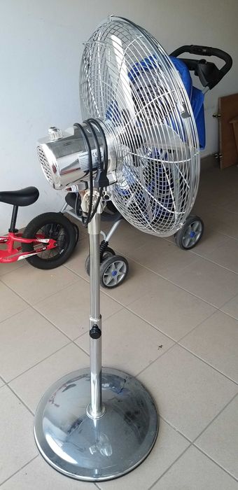 Wiatrak stojacy metalowy srebrny Thomson