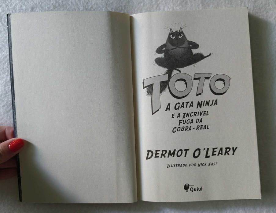 Livro Toto, A Gata Ninja e a Incrivel Fuga da Cobra Real