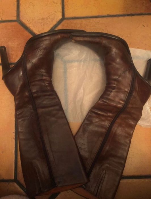 Botas de cano alto em pele