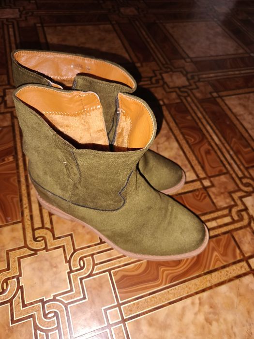 Dwie pary butów do naprawy