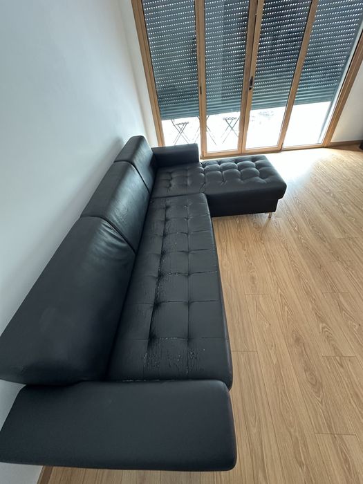 Sofá preto em napa