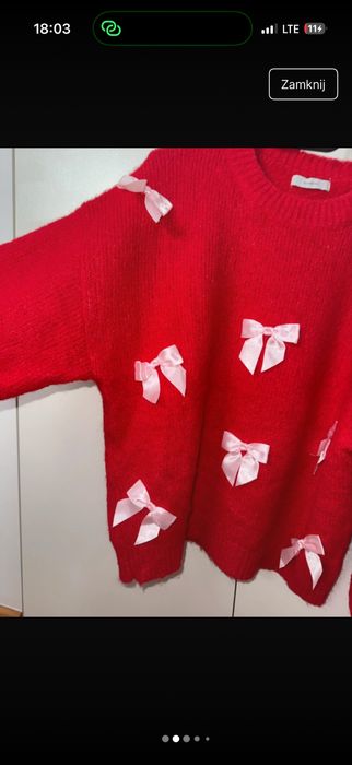 świąteczny sweter czerwony w kokardki