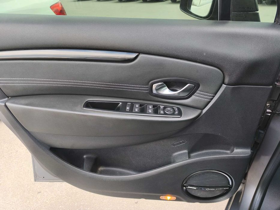 Продам своє авто Renault Grand Scenic 2011 року. максимальна комплектація 7 місць.
