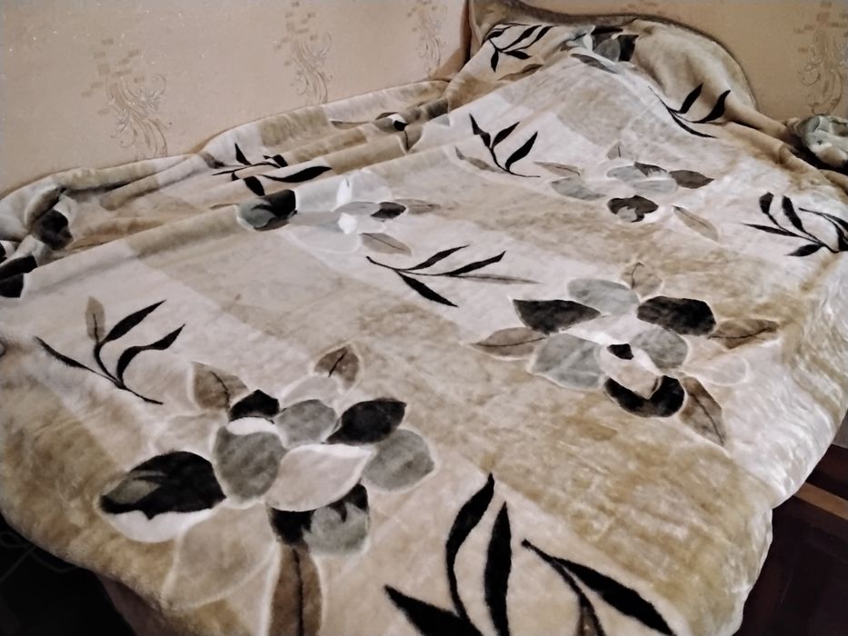 Покрывало зимнее, теплое(200*240),покрывало  летнее оливкового цвета