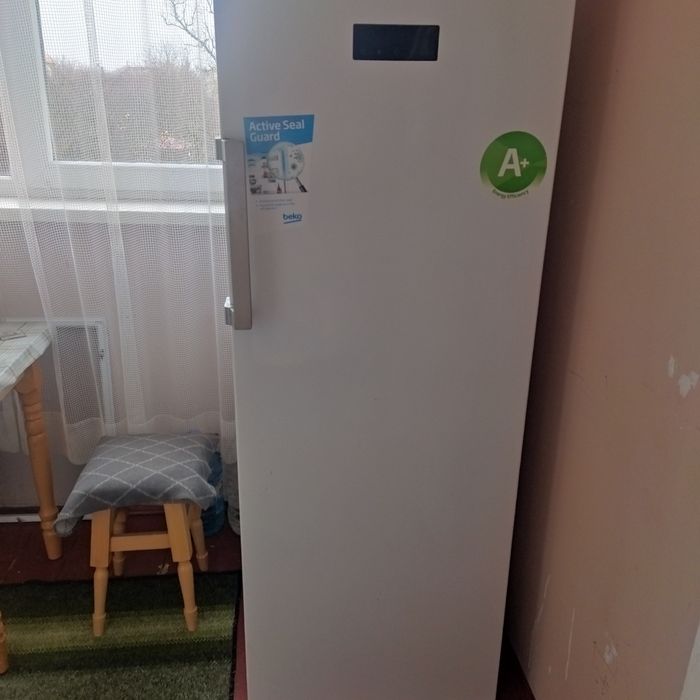 Продається морозильна камера Beko