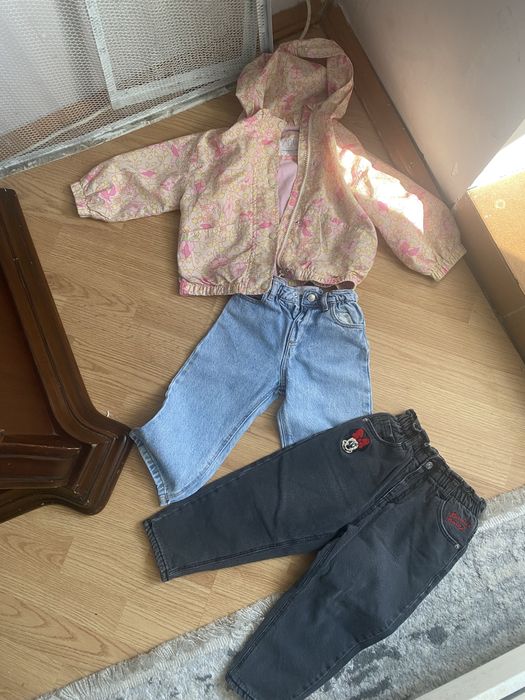 Ветровка джинси, платья на 2 р