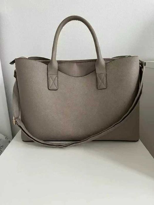 Bolsa da Primark, com sinais de uso apenas nas alças