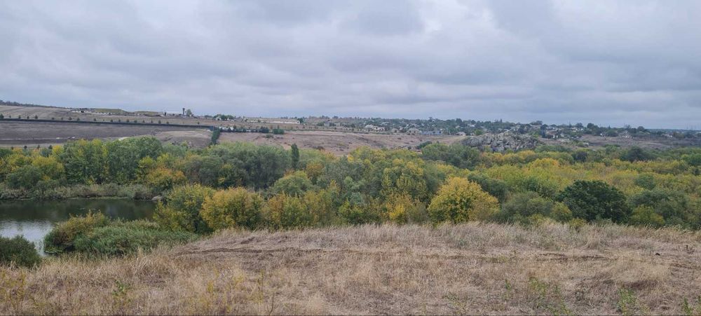 Продаж земельної ділянки на березі річки