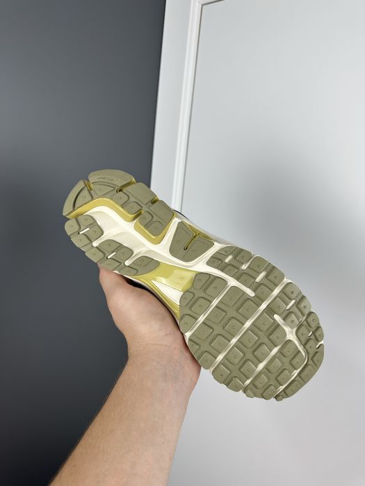 Оригінал Кросівки  Nike Zoom Vomero 5 FV0397-001