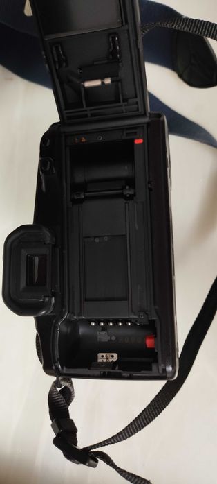 Canon EOS 1000 + flash Speedlite 200E