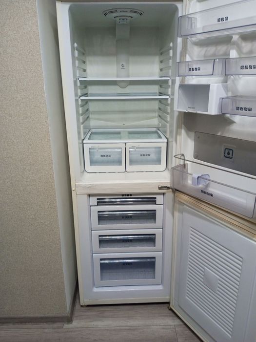 Холодильник Samsung