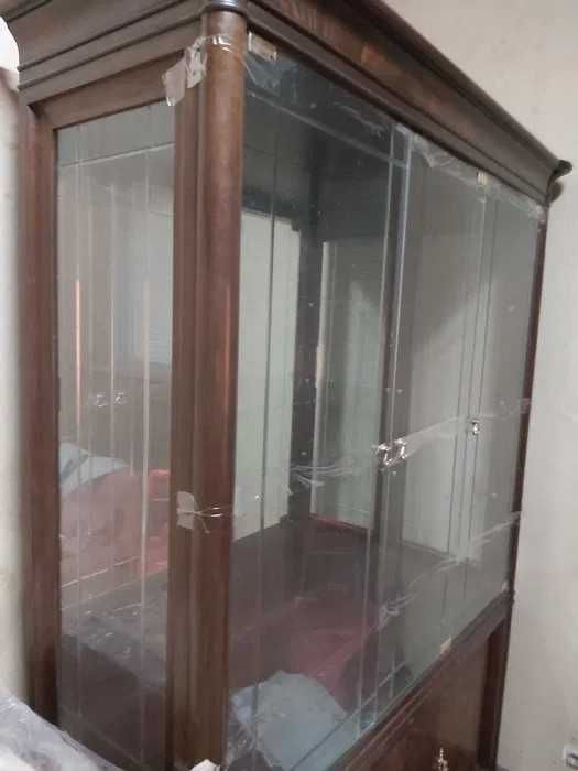 Móvel aparador e Cristaleira em raiz de nogueira