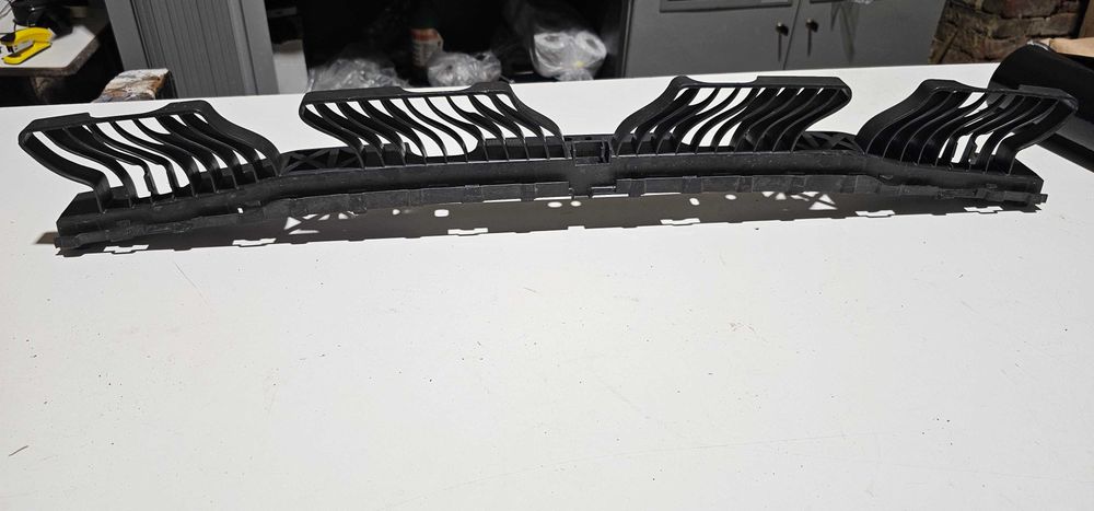 Volkswagen Tiguan III ślizg zderzaka tył 571.807.863.A