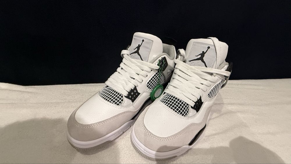 Jordan 4 millitary black