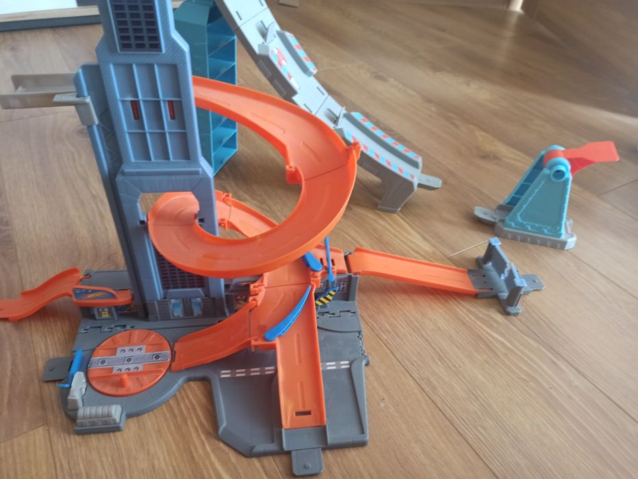 100 elementów - hot Wheels - track builder