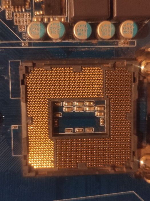 Продам.Материнська плата gigabyte ga-h61m-hd2  s1155)  робоча))