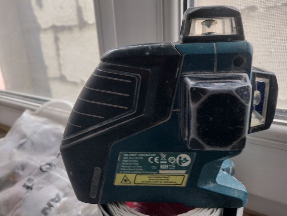 Лазерный уровень Bosch gll 3-80 р