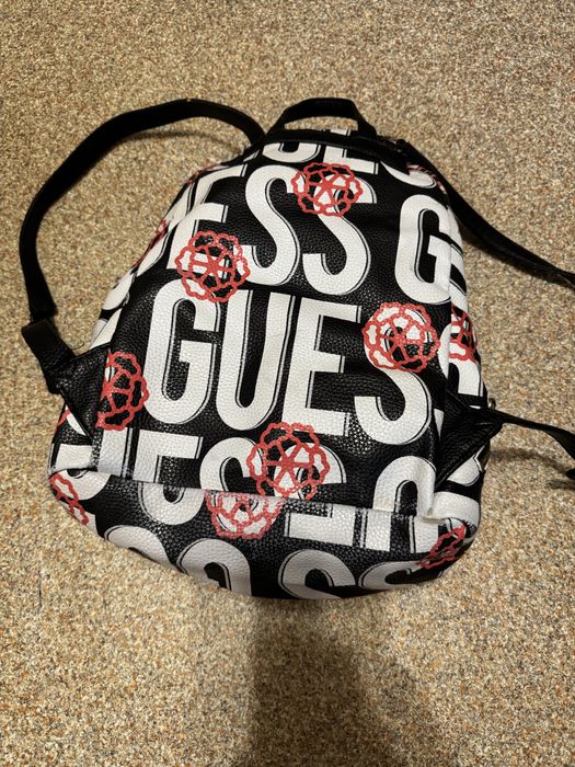Женский рюкзак guess