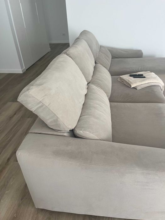 Sofá de estar com chaise longue e fica sofá cama