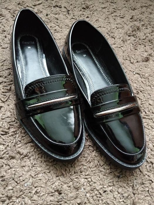 Жіночі лофери фірми Bershka