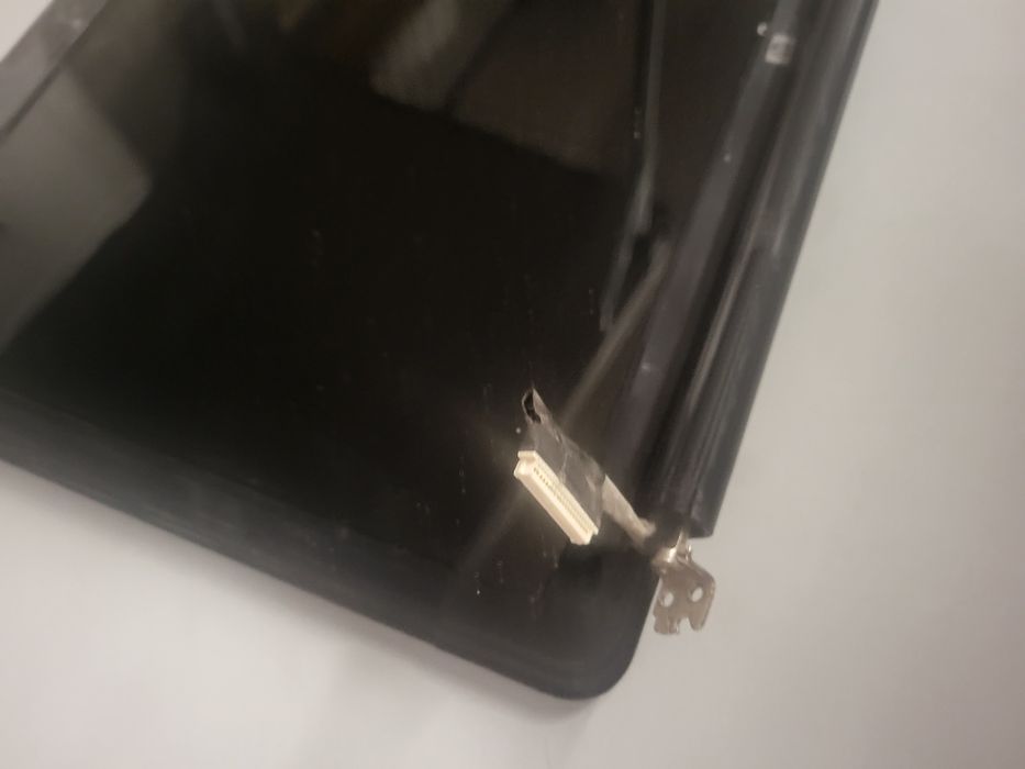 Sprzedam klapę Matrycy pasmo zawiasy do Laptopa HP PAVILION dv5-1111ea