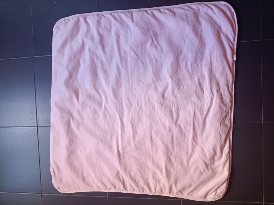 Manta de Bebé Rosa com Capuz – Suave e Confortável