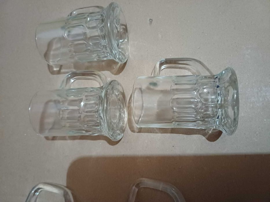 Conjunto de 10 copos, diversos, pequenos e alguns com marcas das bebidas