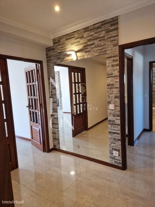 Apartamento T3 Renovado com Suite e Excelente Exposição Solar | Paços